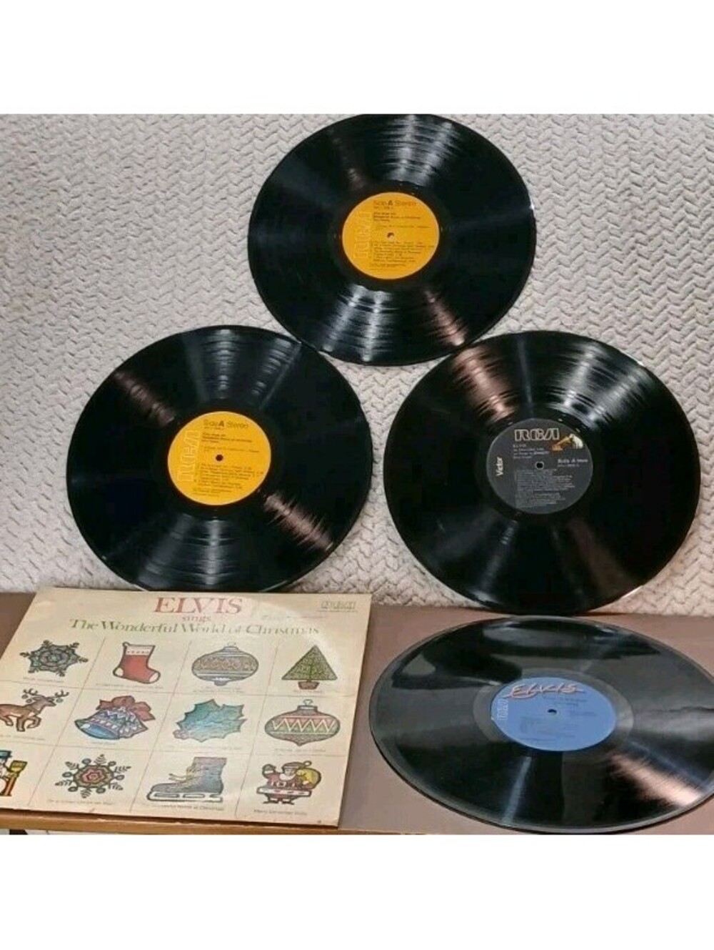 3 - 70's - Elvis LP Records - Sings The Wonderful World Of Xmas Concert Memphis